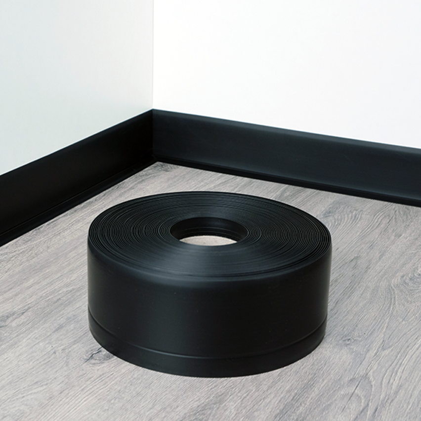 Selbstklebende PVC-Sockelleiste, 70x20mm, Schwarz